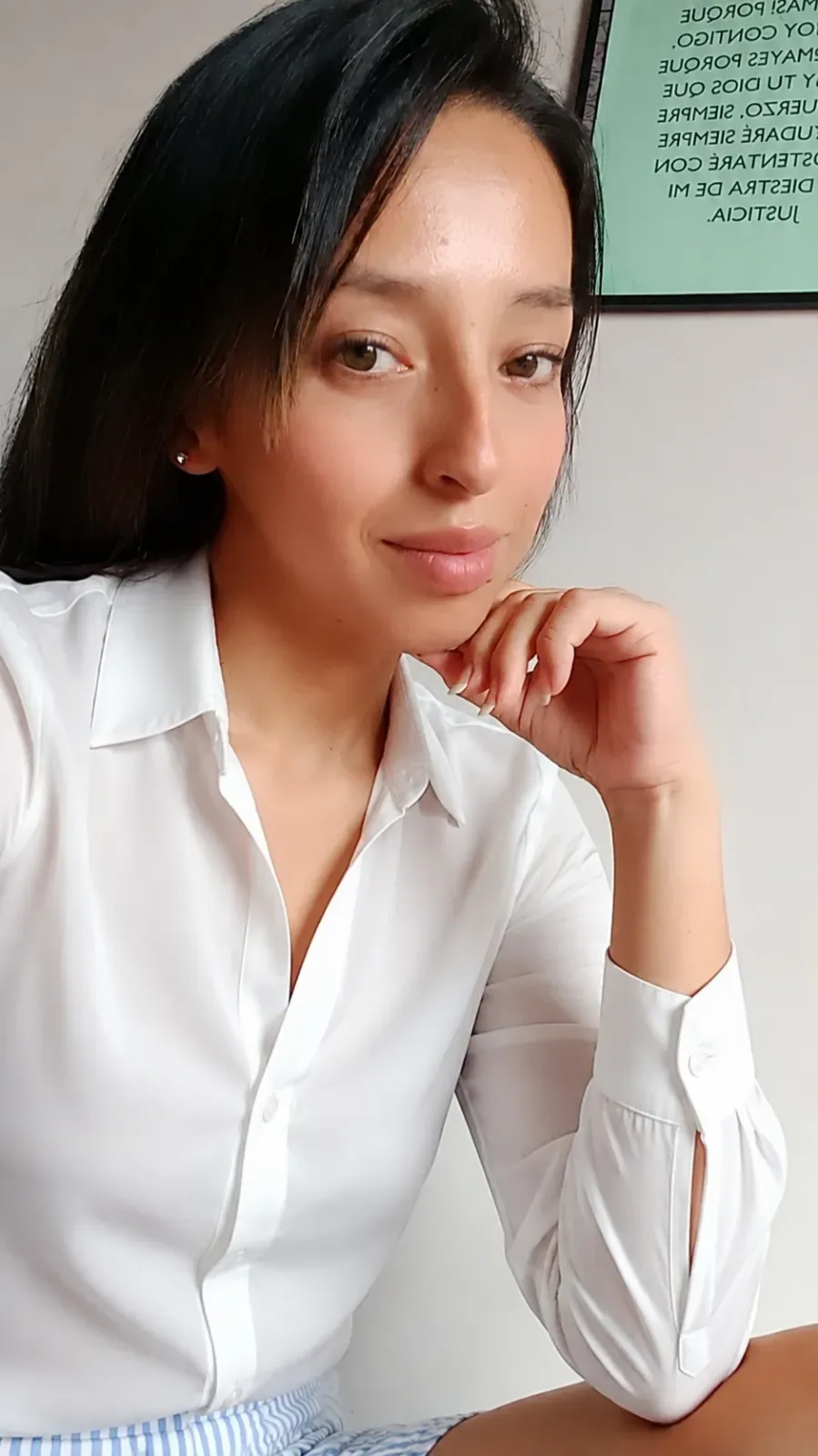 Retrato de la psicóloga en su consultorio